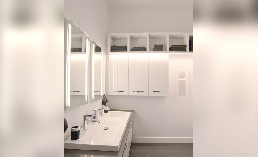 La Douce, une salle de bains moderne et harmonieuse réalisée par Cuisines Beaucage, avec un design épuré et des éléments bien agencés | cuisinesbeaucage.com